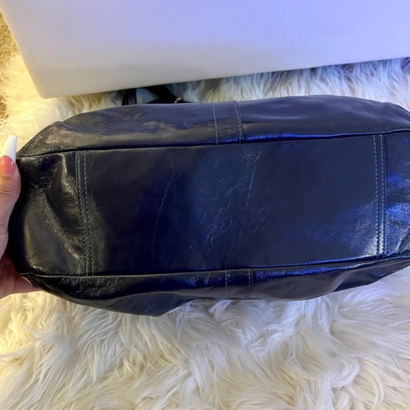 Coach Navy Patent Leather Ergo Kisslock - Picture 6 of 8